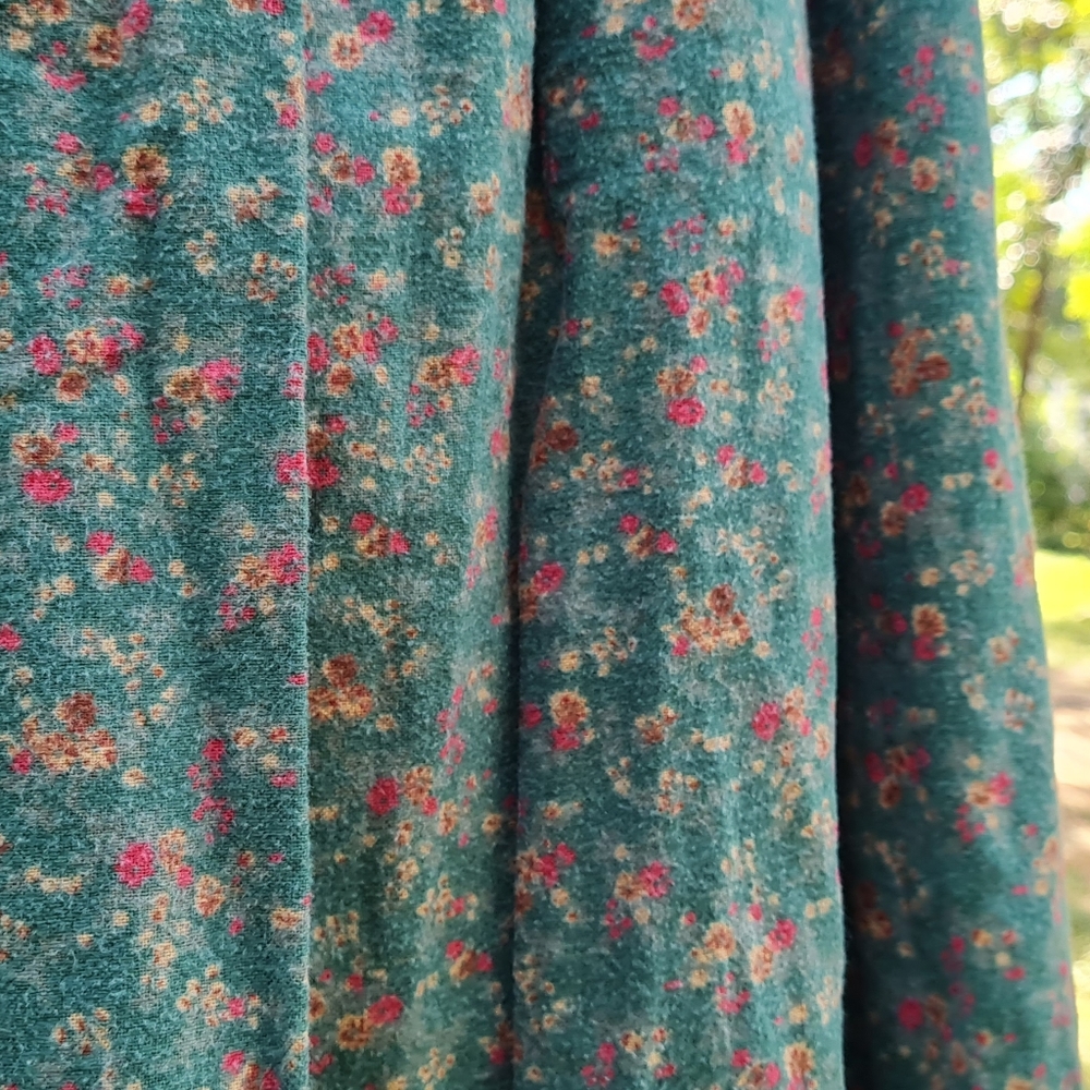 Loose fit dress in ivy green 💐 print. - Picture 5 of 5